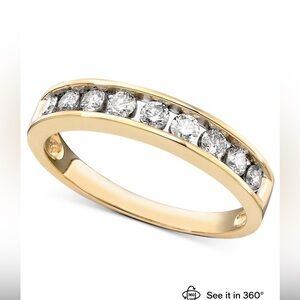 Diamond weeding band in 14K yellow gold